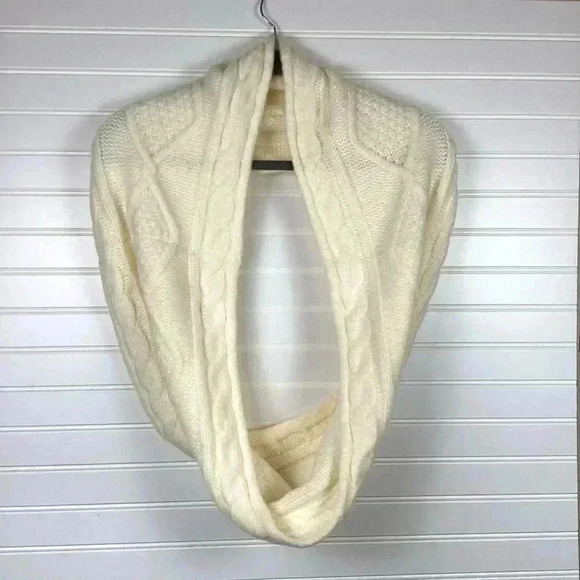 Old Navy NWT  Cable Knit Cowl Cream / Ivory Neck Warmer Infinity Scarf - Picture 1 of 7